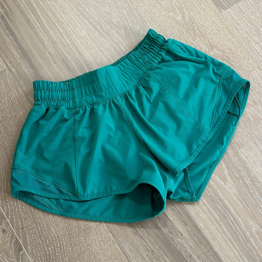 Lululemon Hotty Hot High-Rise Lined Short 2.5" - Size 0